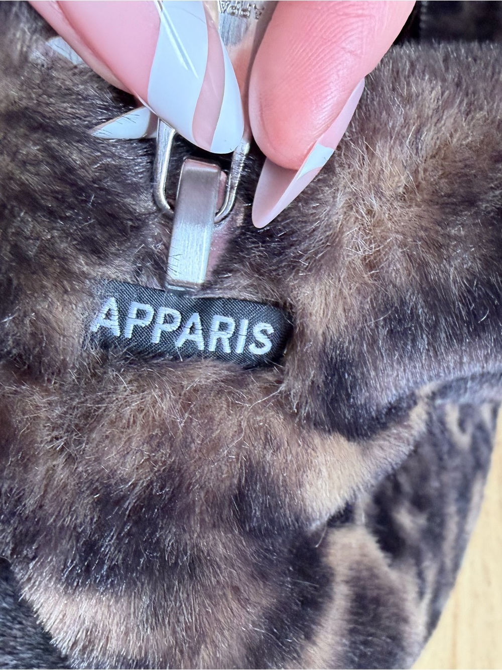 APPARIS Fur Leopard Print pouch - Picture 4 of 6